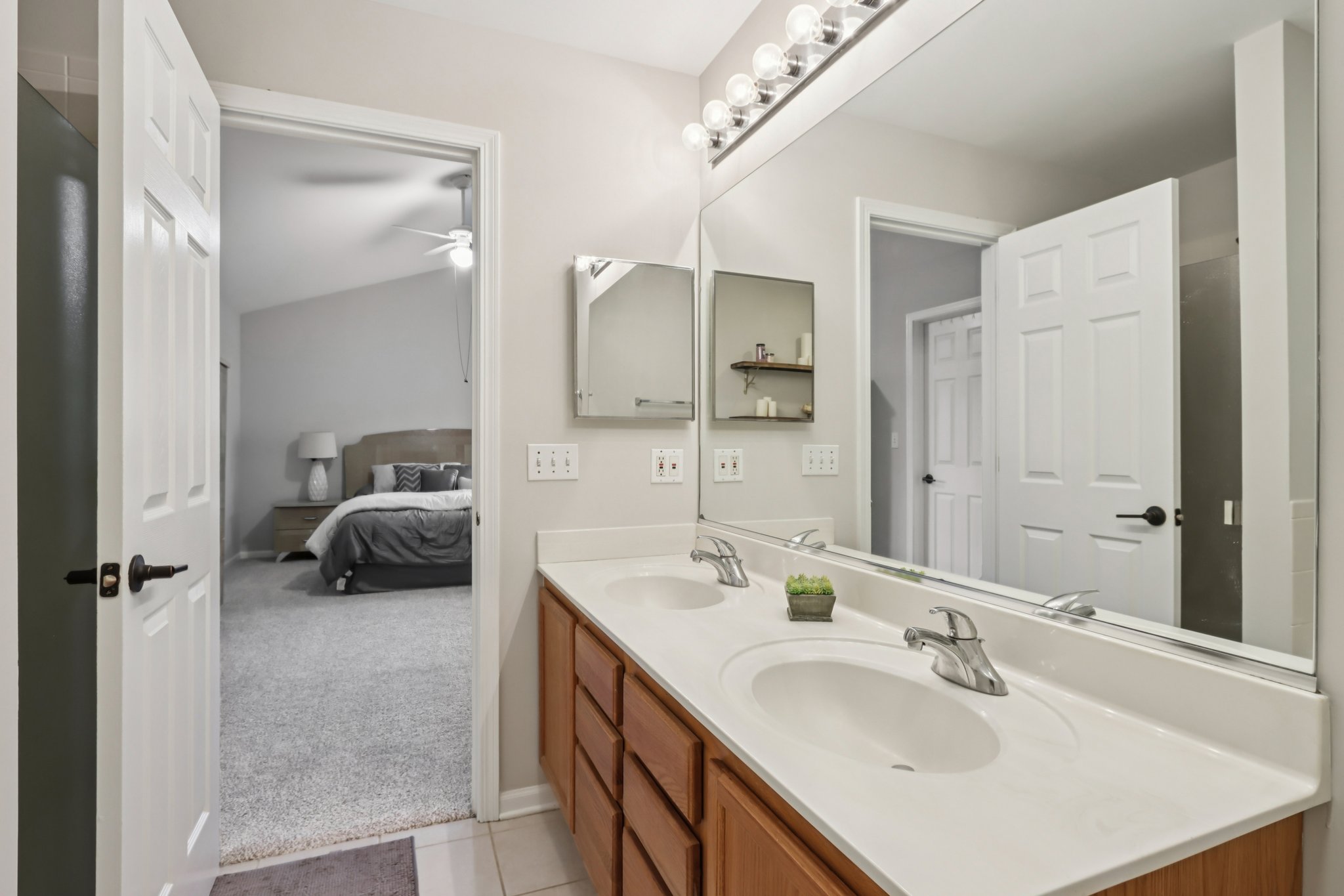 Evergreen Cir-S2211-030.jpg