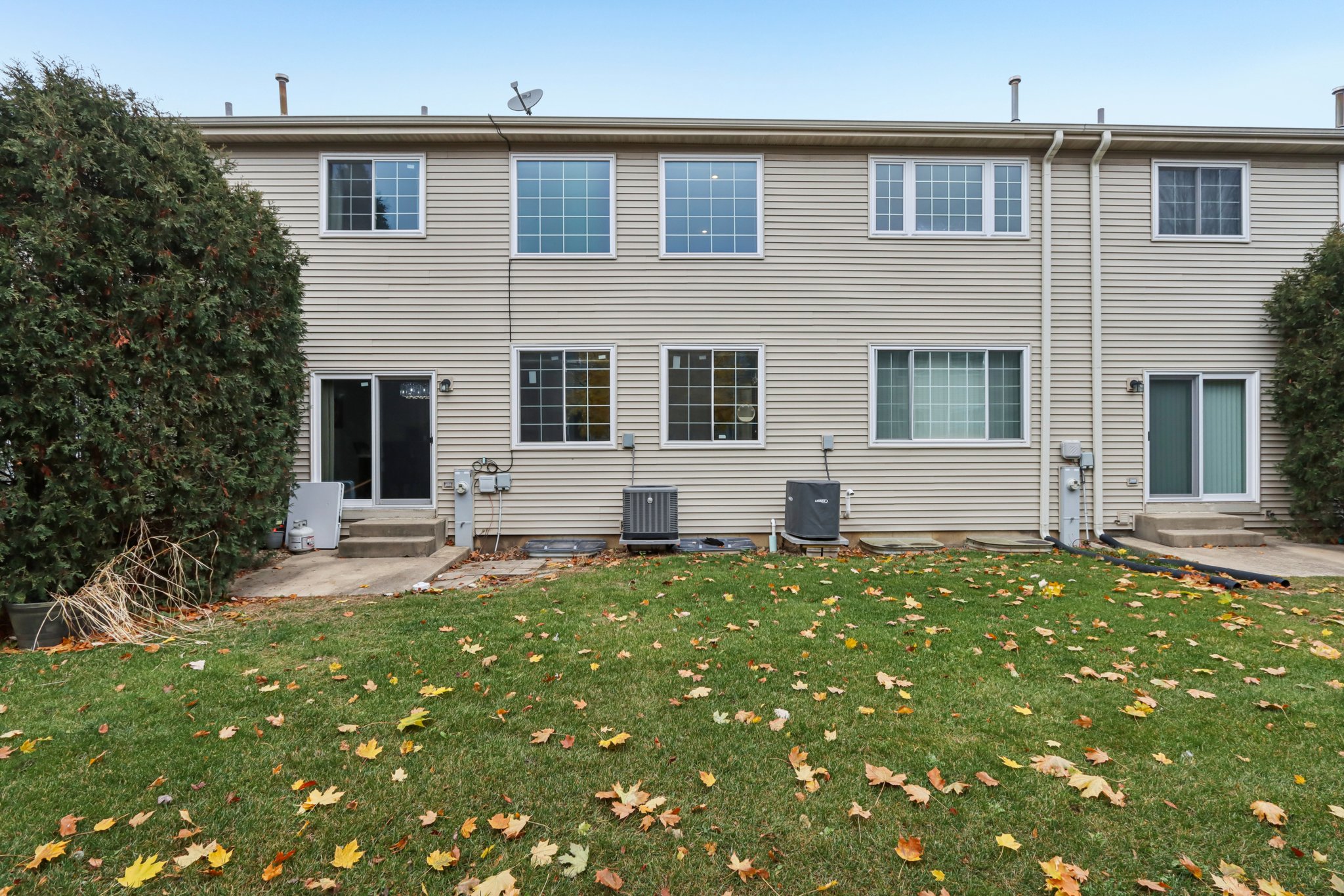 Evergreen Cir-S2211-033.jpg