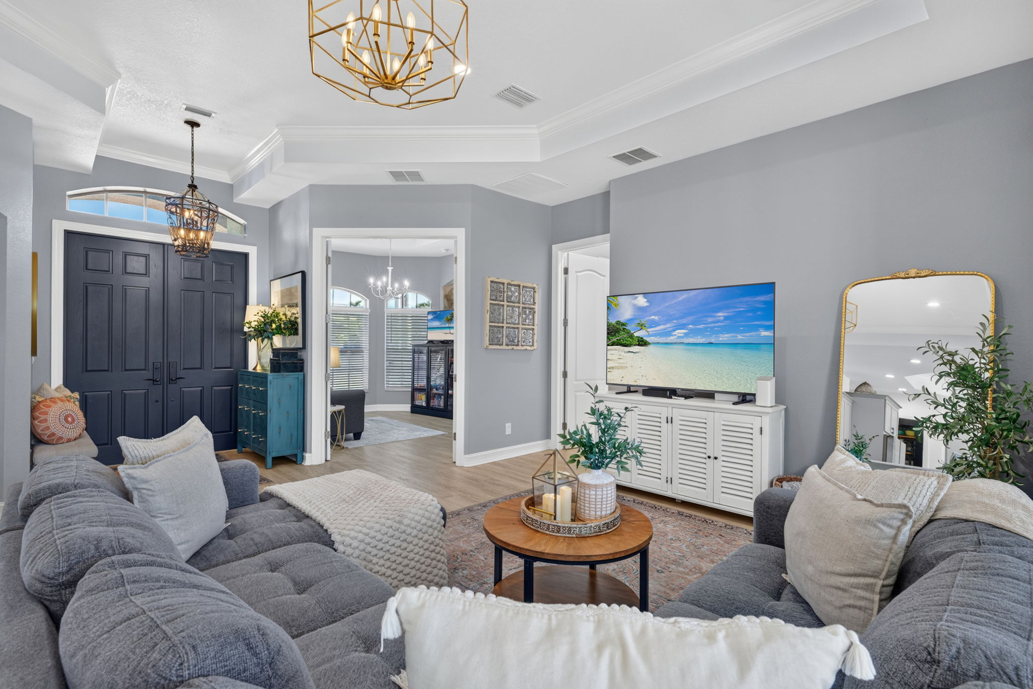 Living Room 4 of 5