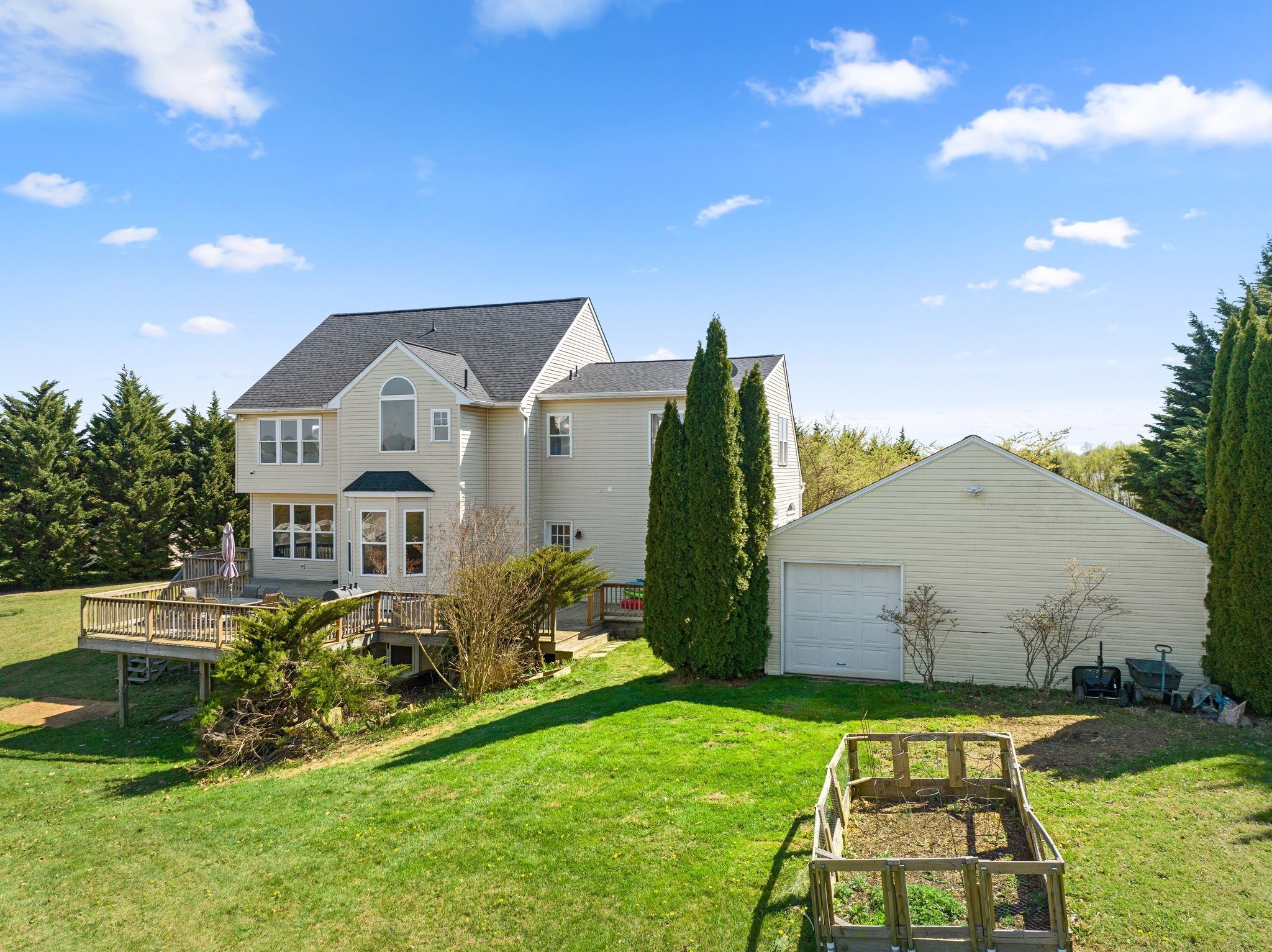 57. Back exterior.jpg