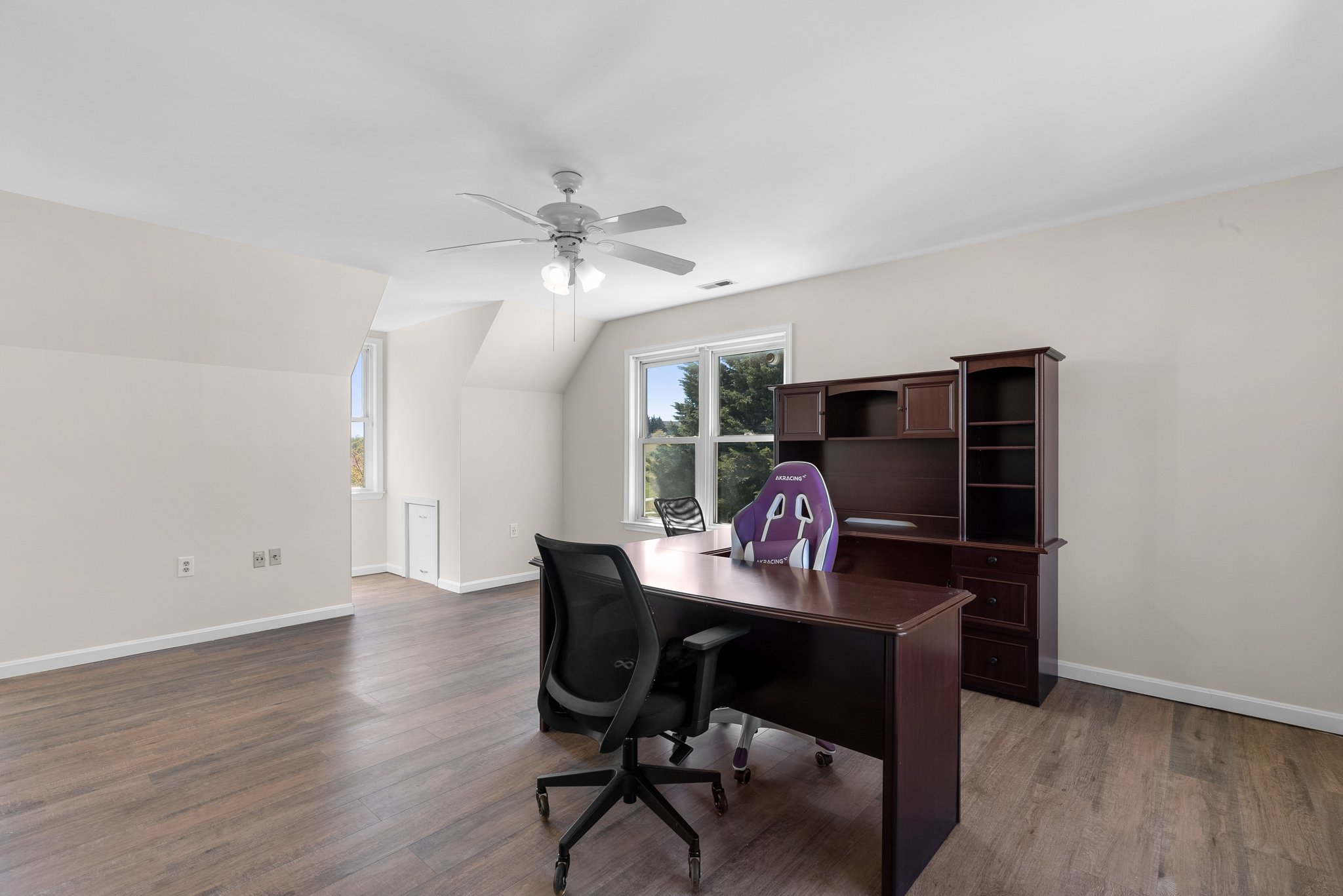 39. Upper bedroom.jpg