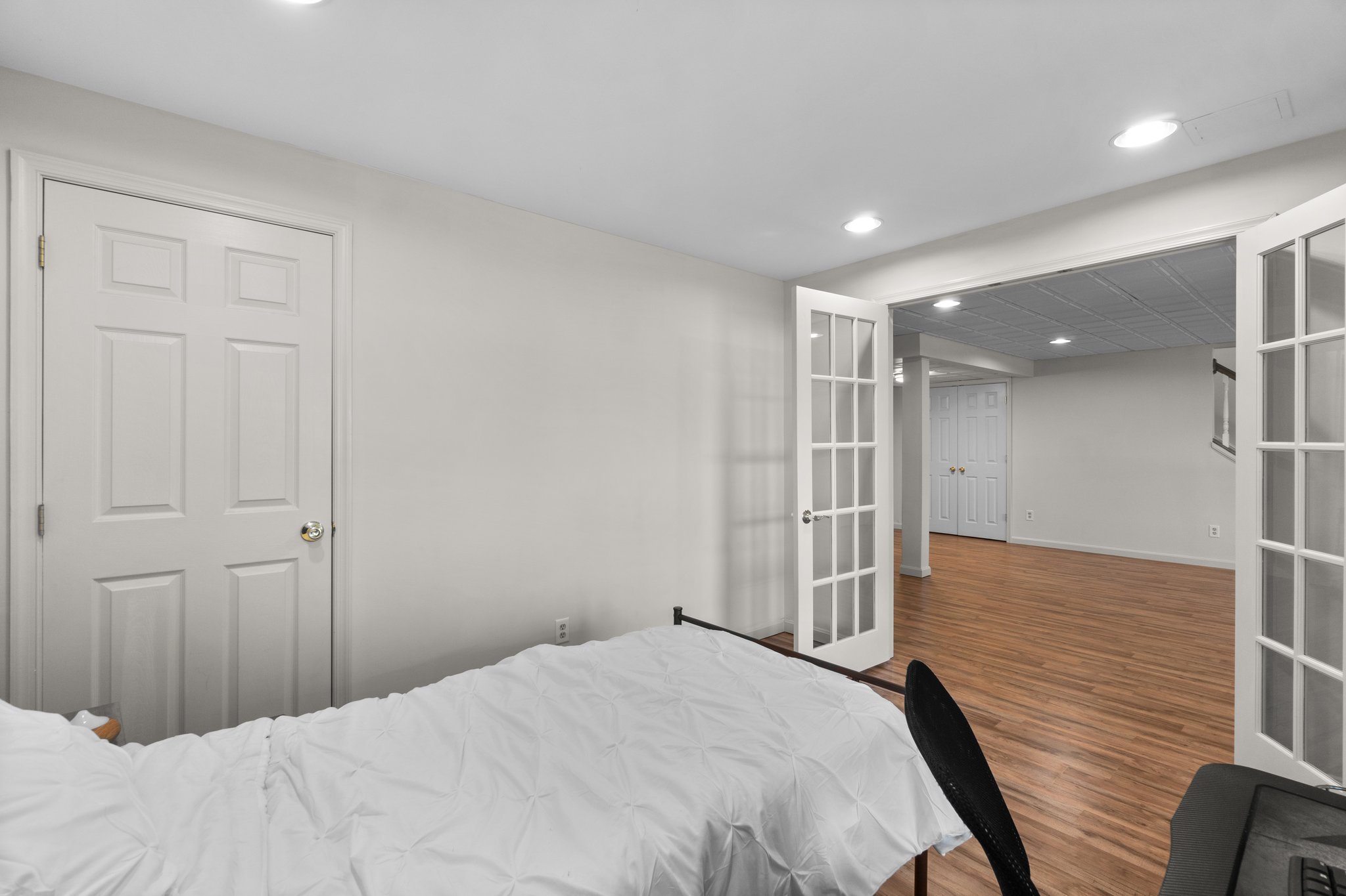 49. Lower bedroom.jpg