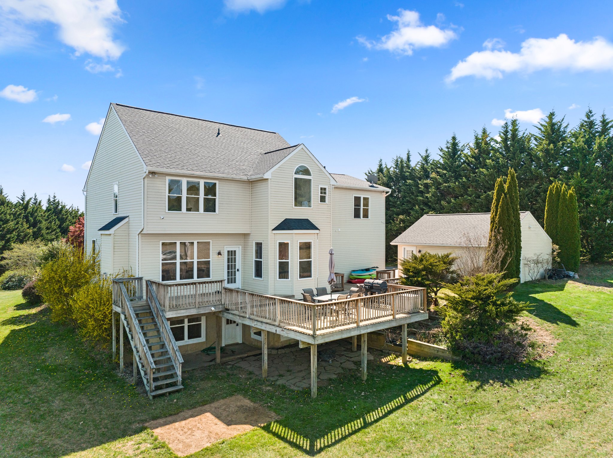 54. Back exterior.jpg