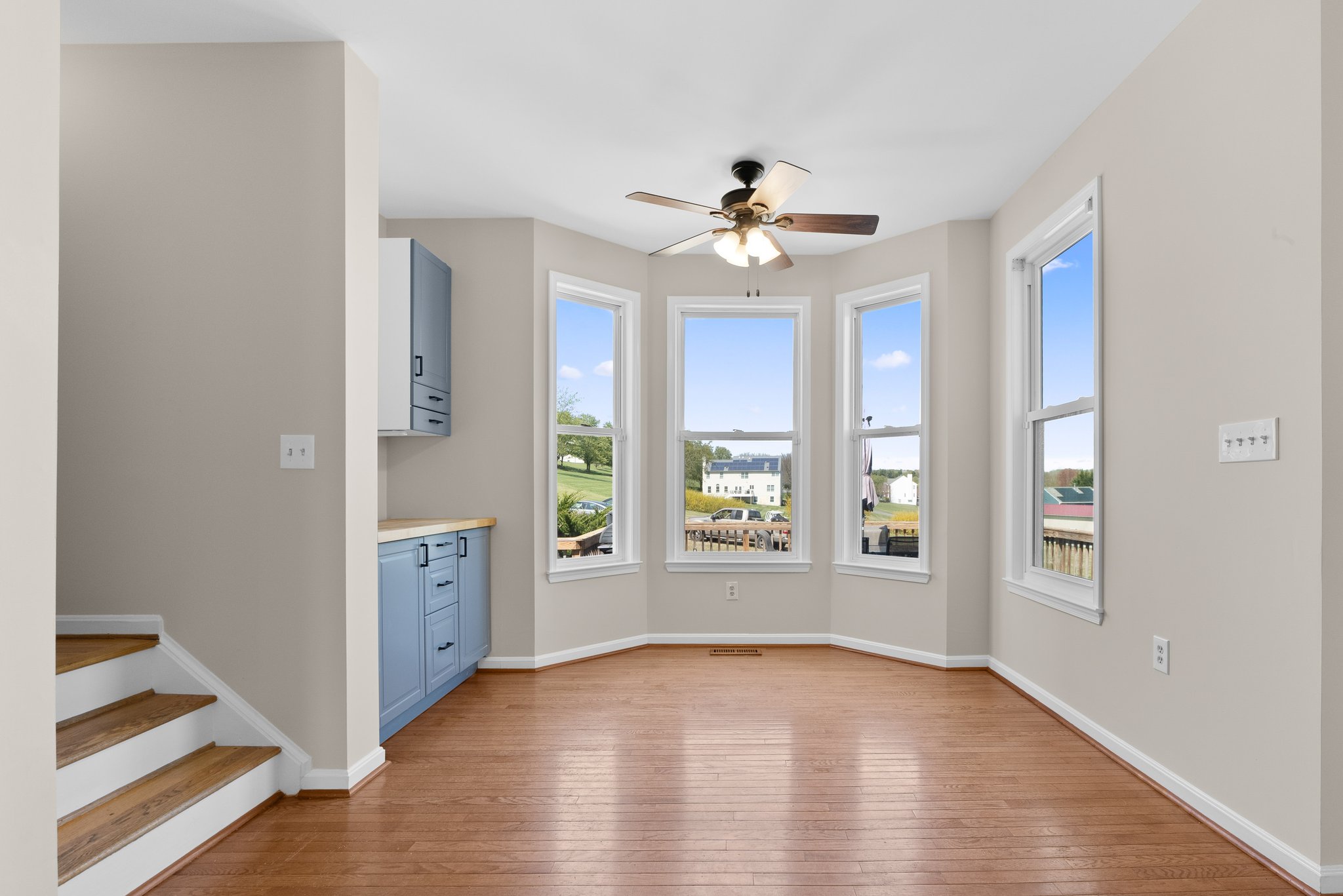 10. Breakfast nook.jpg