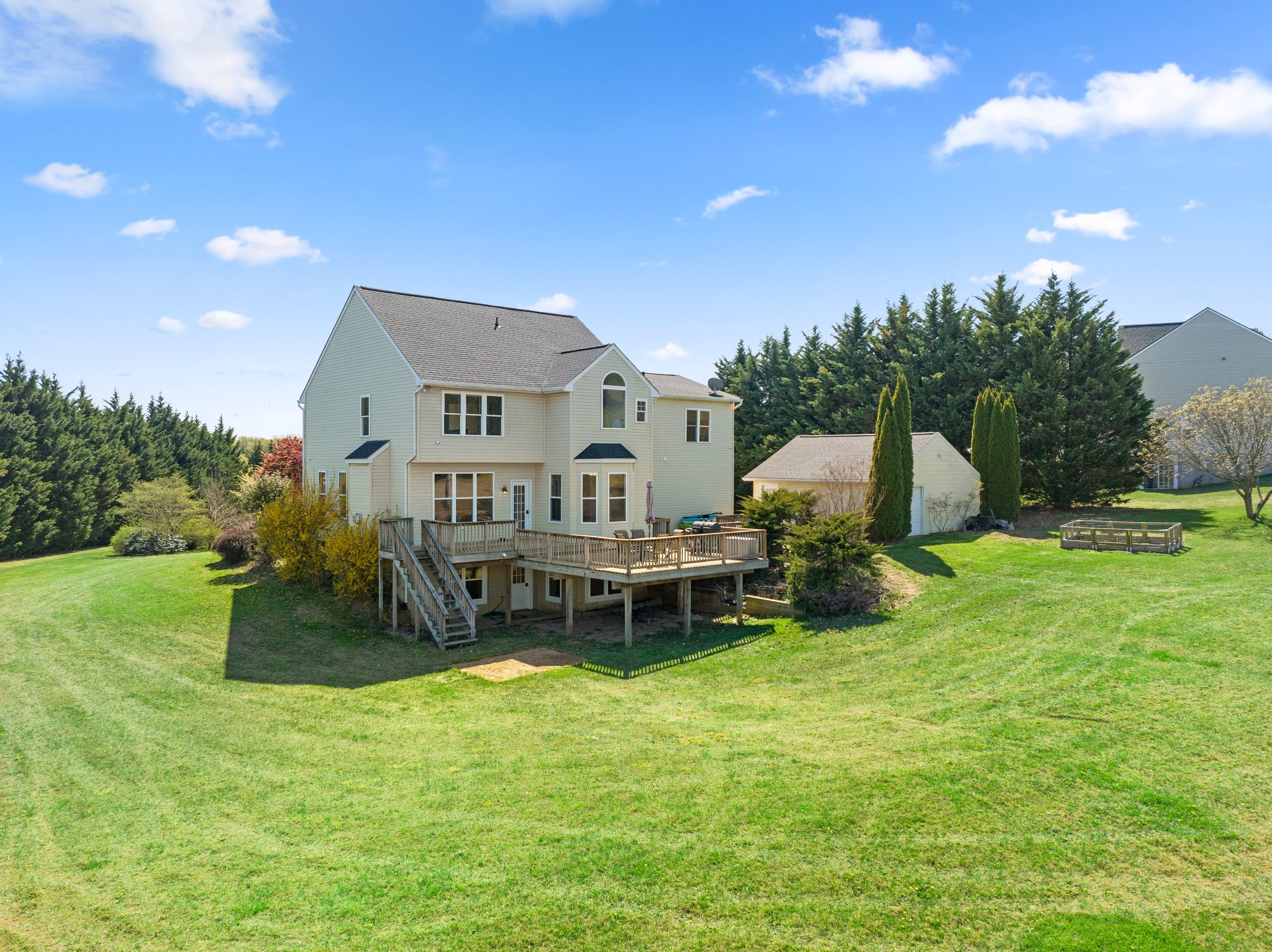 55. Back exterior.jpg