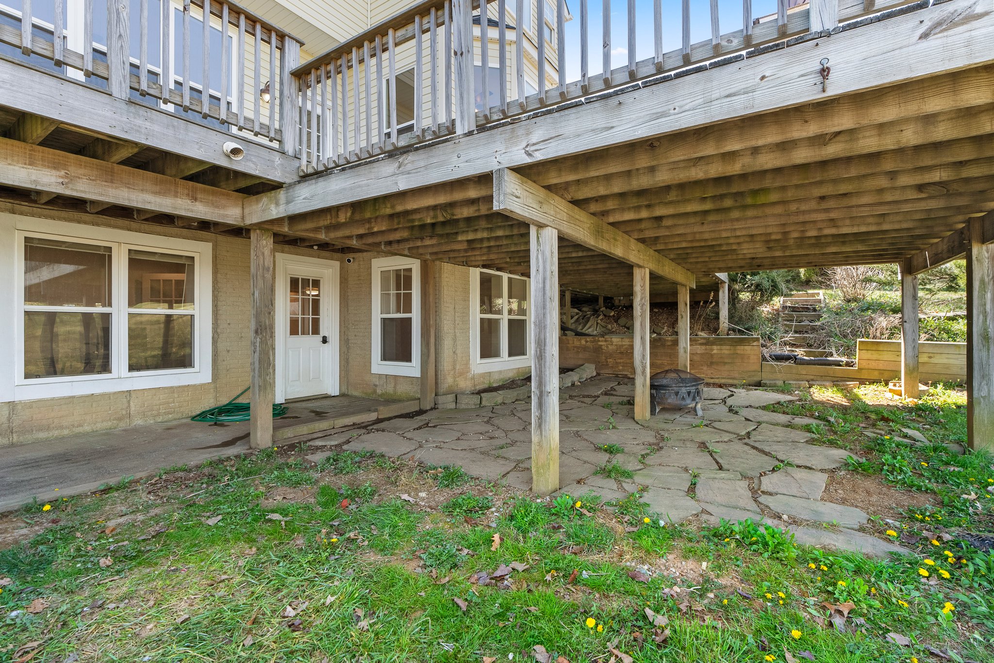 52. Back exterior.jpg