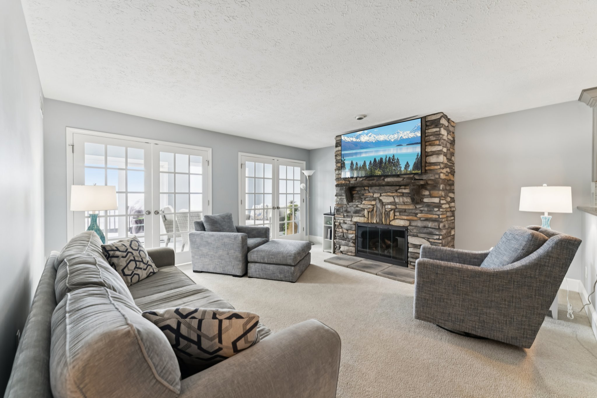 E Lake Rd-S2402-012.jpg