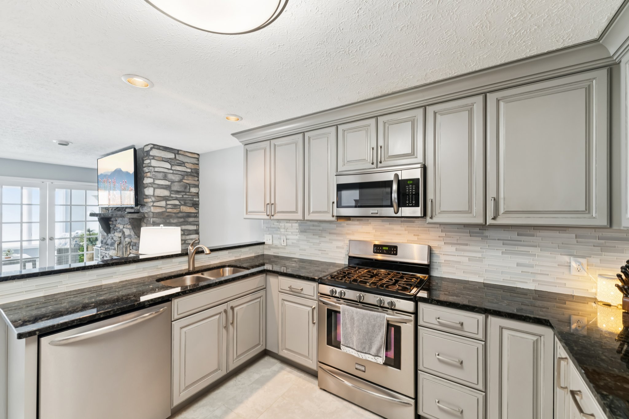 E Lake Rd-S2402-026.jpg