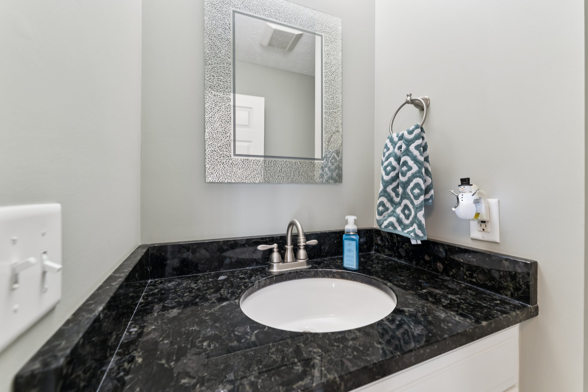 E Lake Rd-S2402-037.jpg