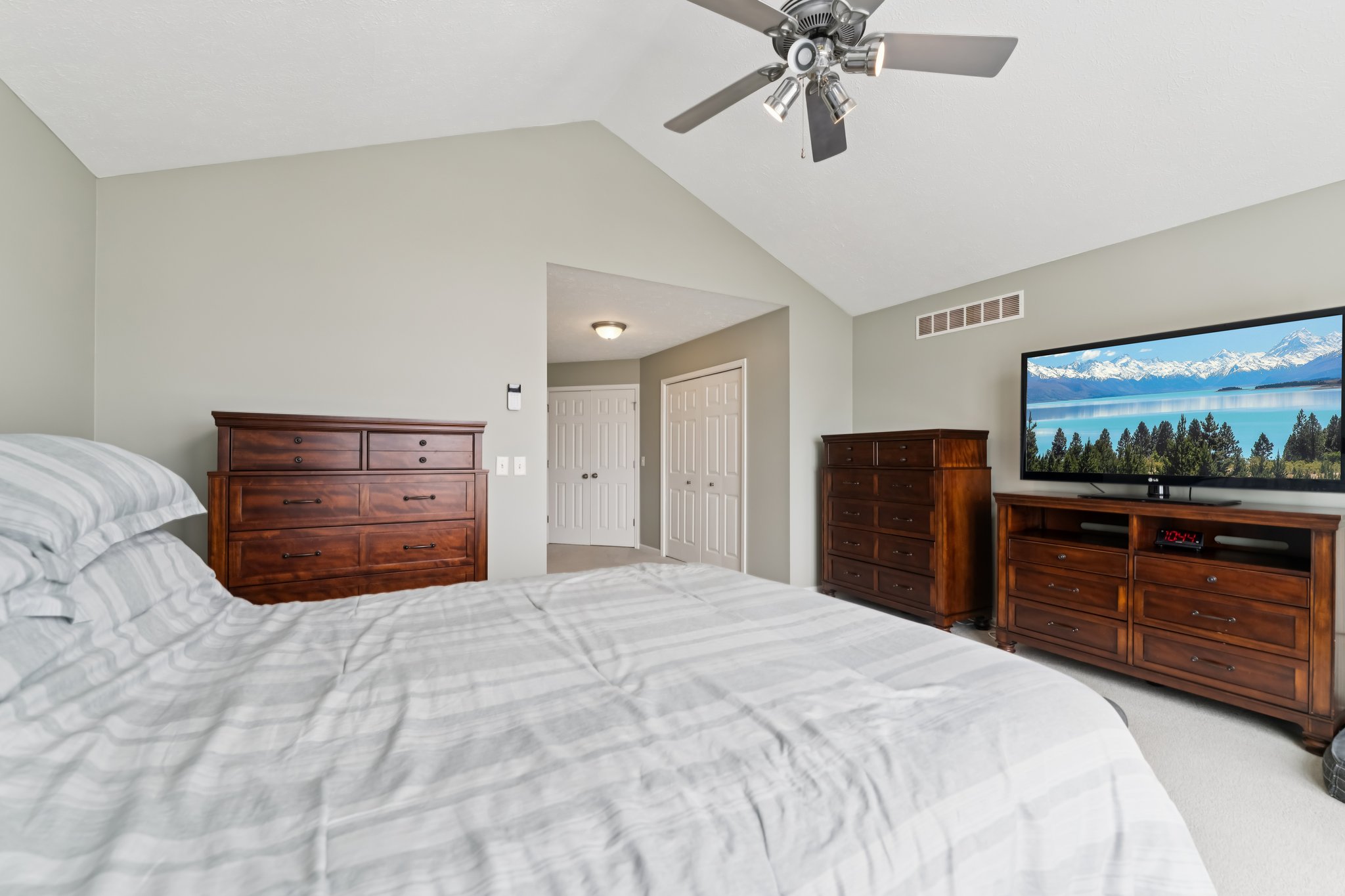 E Lake Rd-S2402-052.jpg