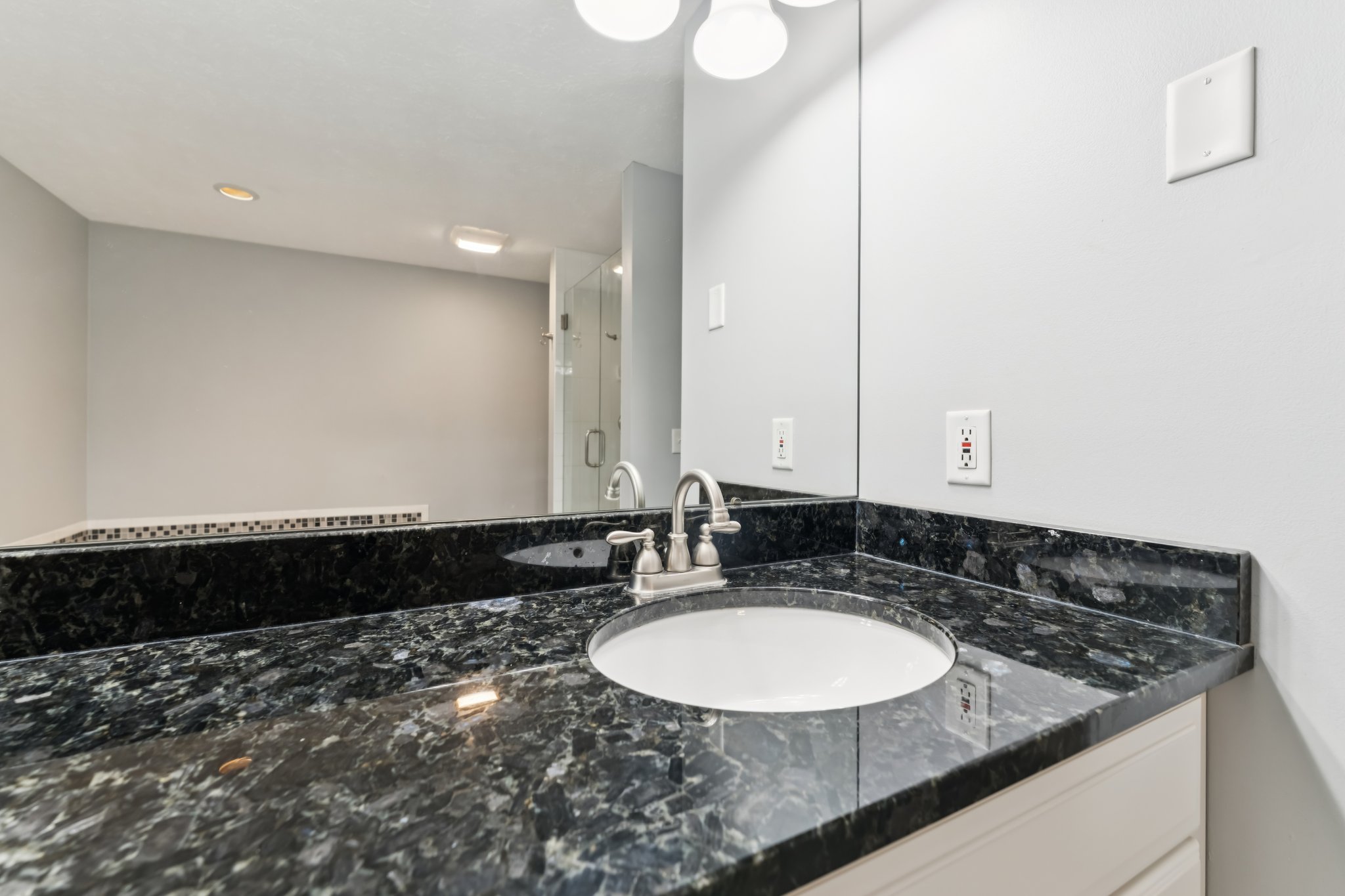 E Lake Rd-S2402-059.jpg