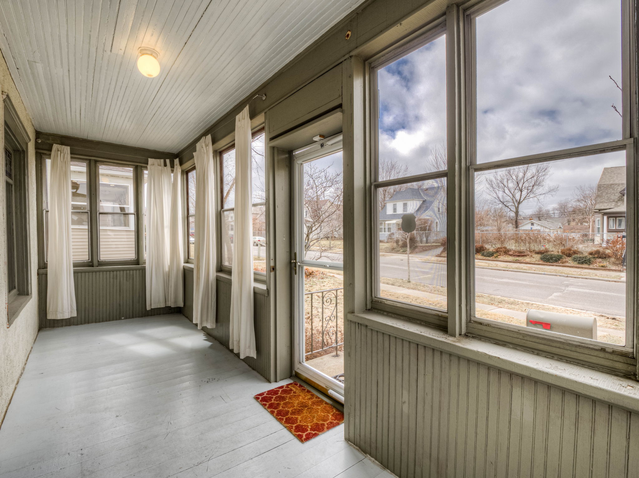 Front Porch/Entrance