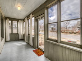Front Porch/Entrance