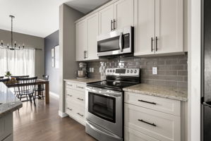  Photo 8