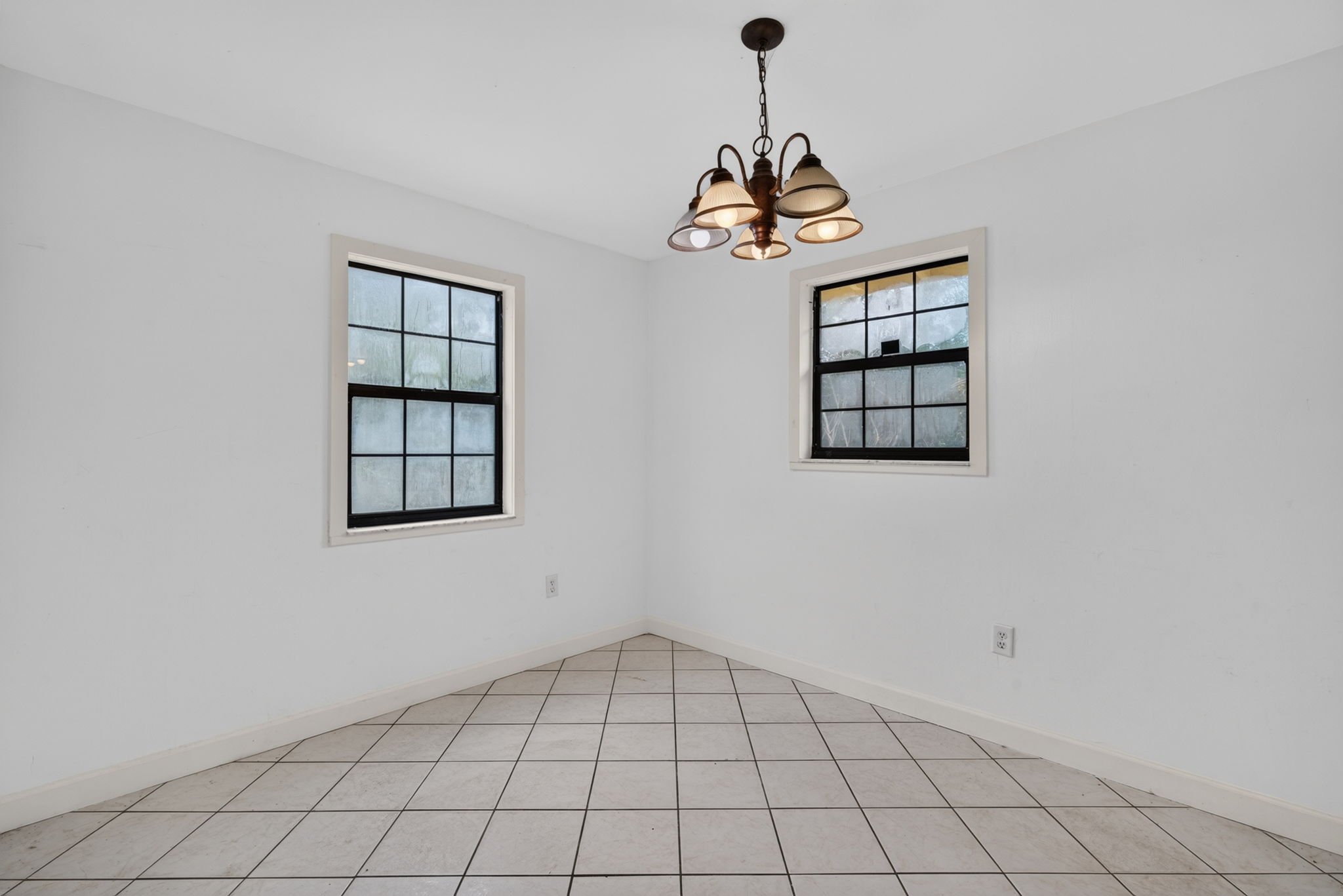 Dining Room 1 of 3