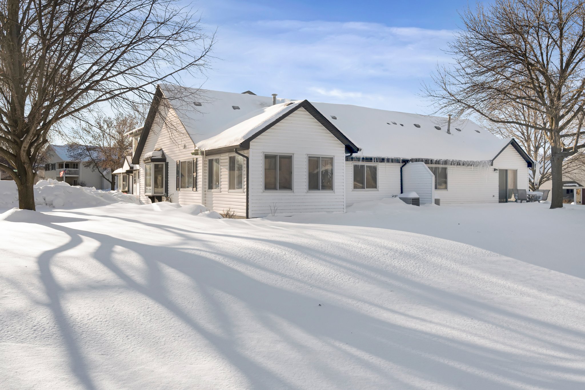 This end unit offers a large yard, providing ample open space for outdoor activities during the summer months.