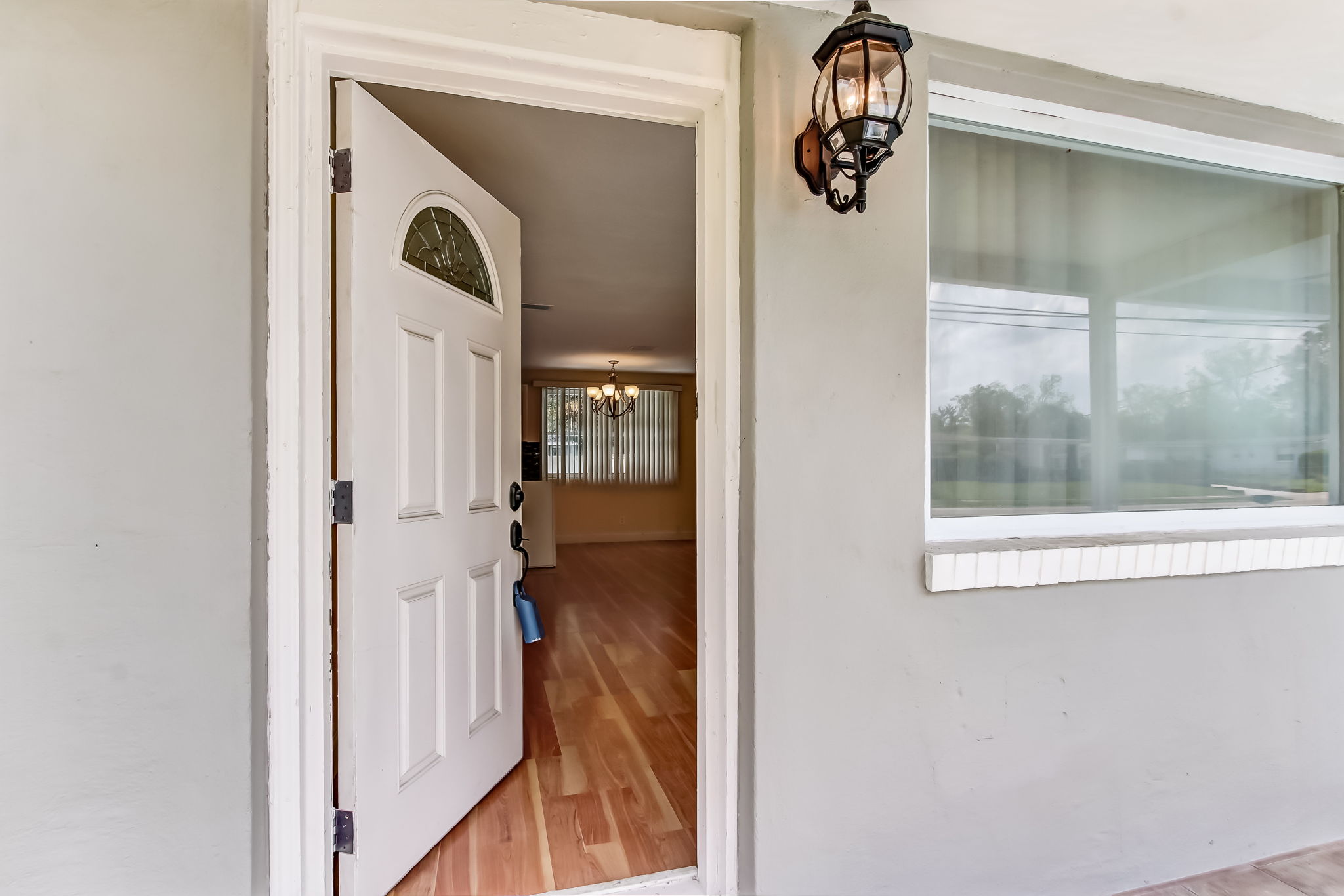 Front Porch/Entrance