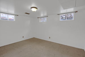 375 Lauralin Dr, Logan, UT 84321, US Photo 16