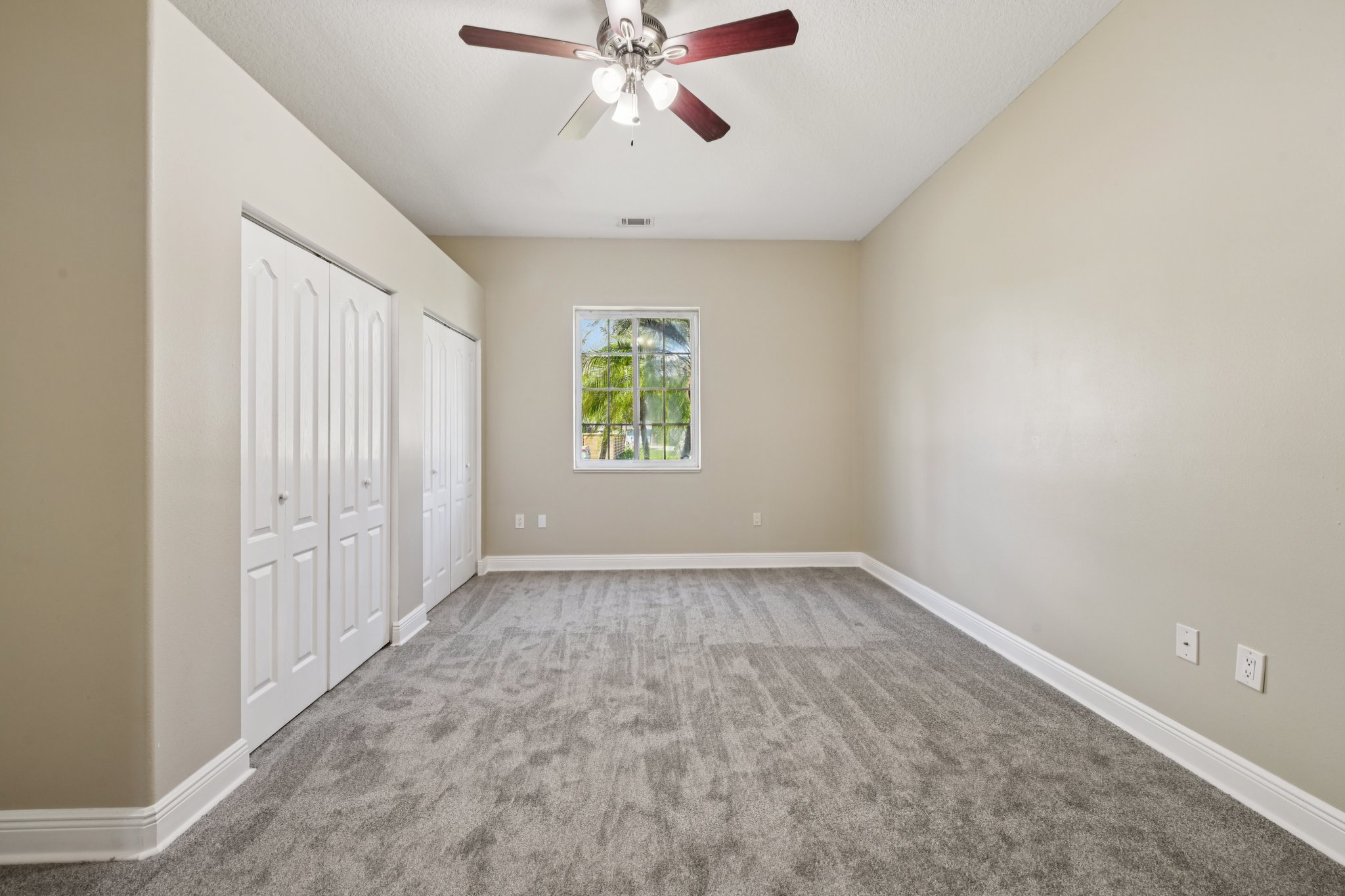 Nora Ave-S2009-026.jpg