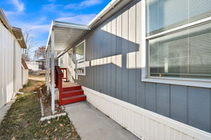 Front Porch/Entrance