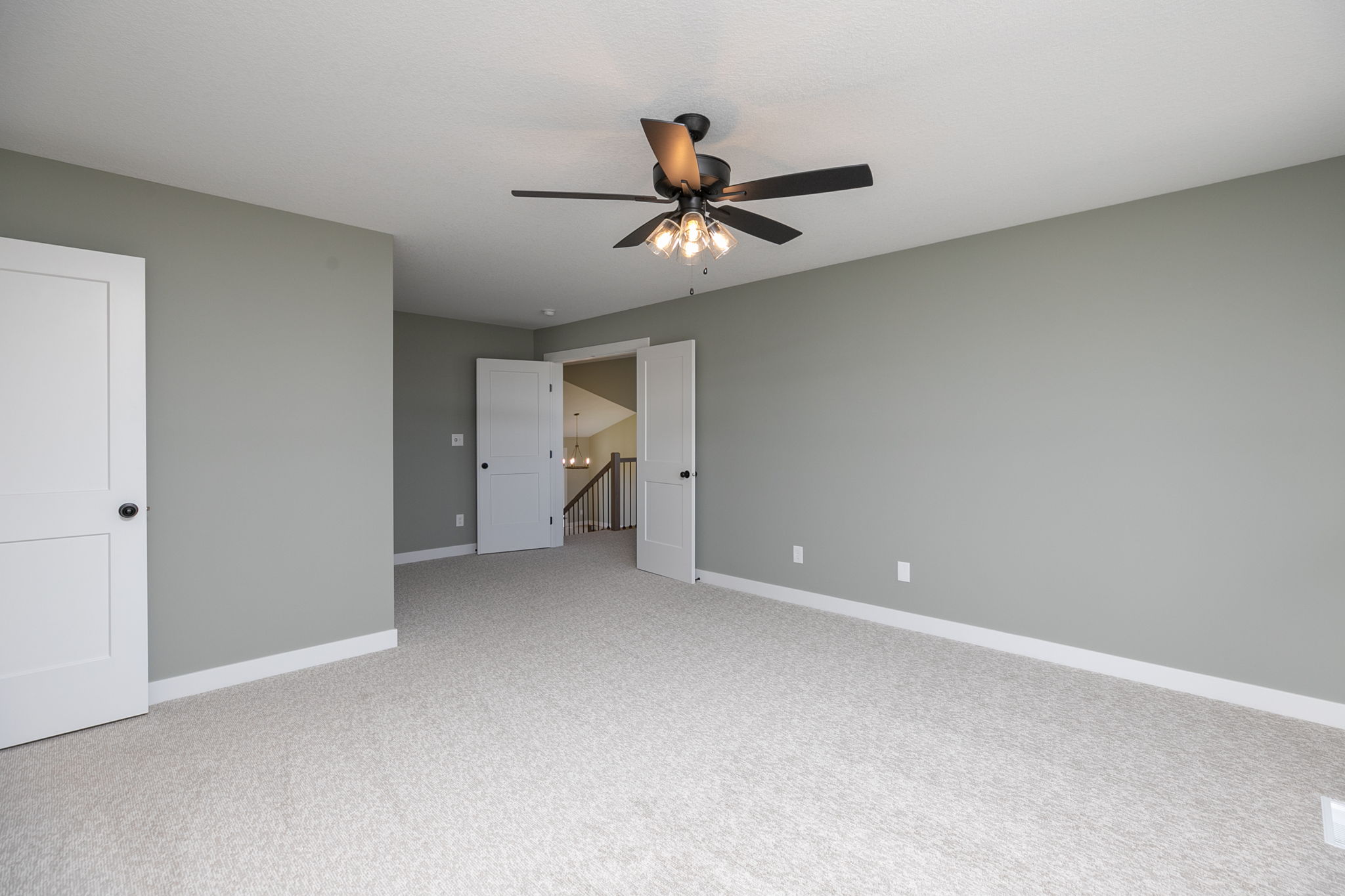 17-Master Bedroom