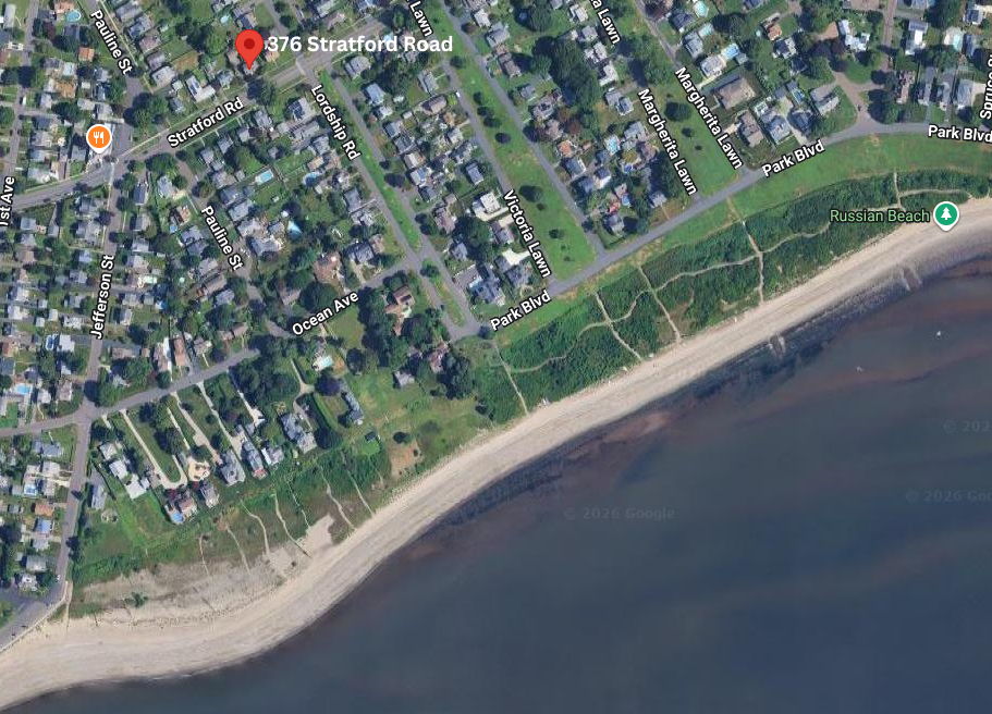 Coastal Living – Just a Short Stroll to the Beach