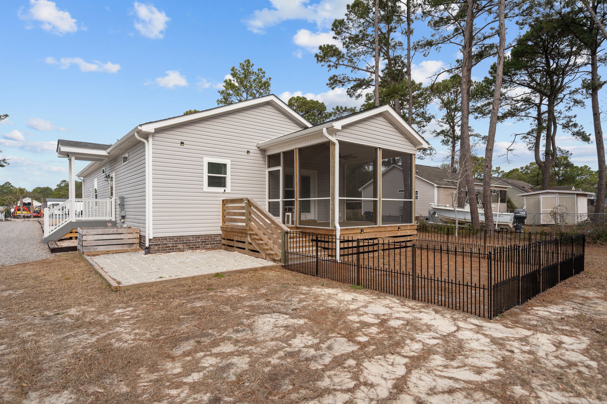 Screened-in Porch