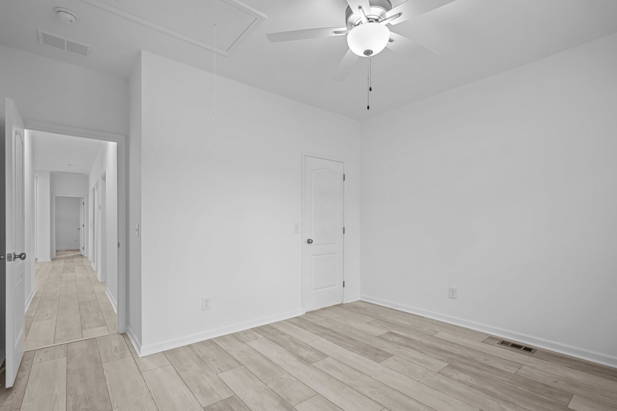 2nd bedroom closet