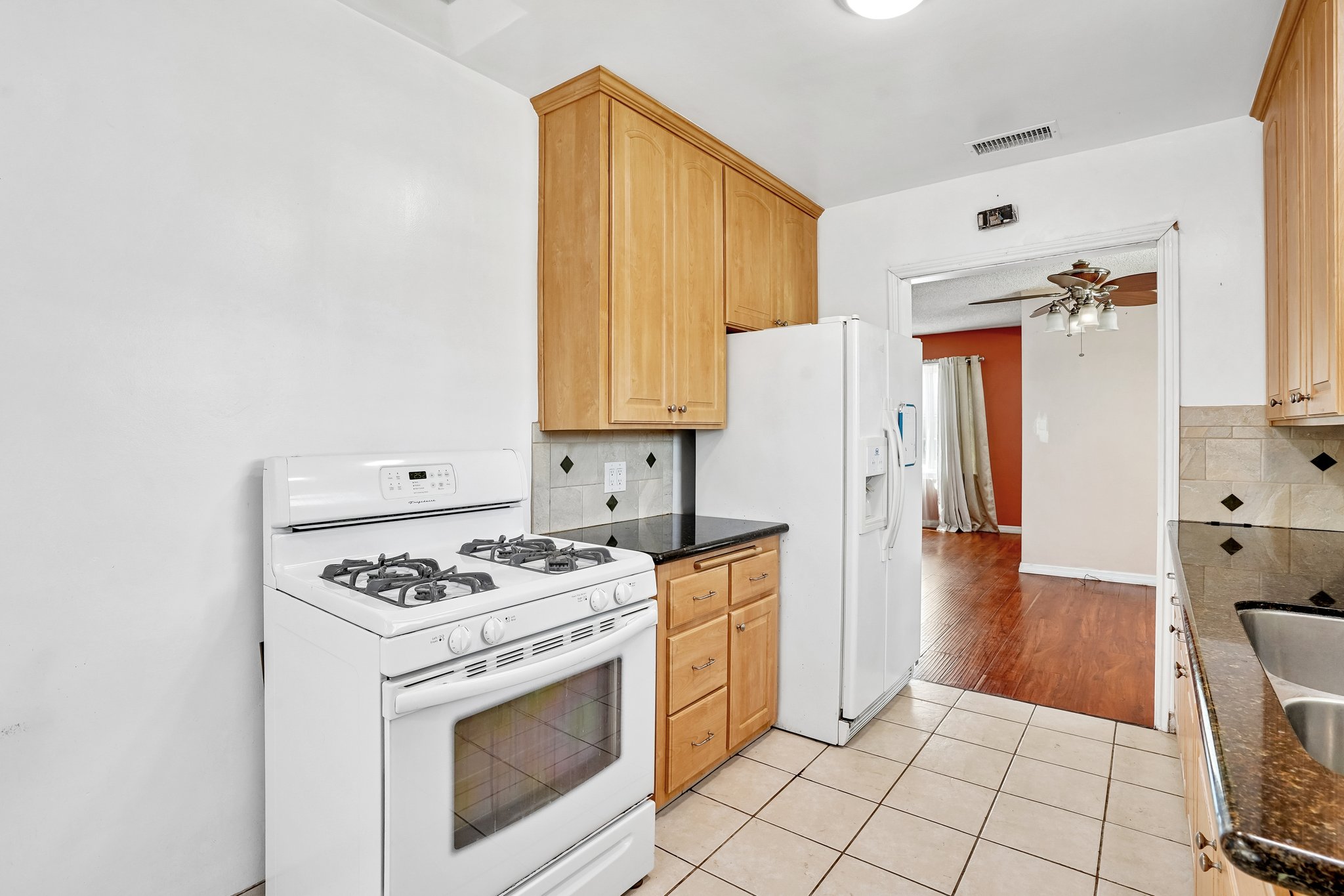 W 157th St-S2404-014.jpg