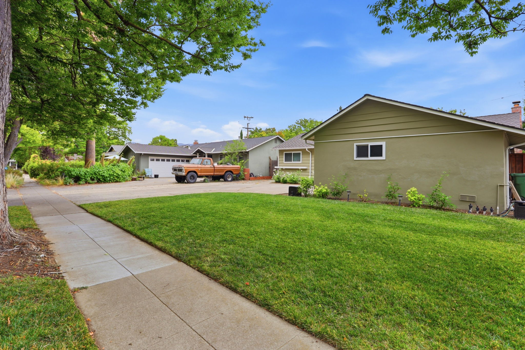 002_F8_3763 Willowview Dr