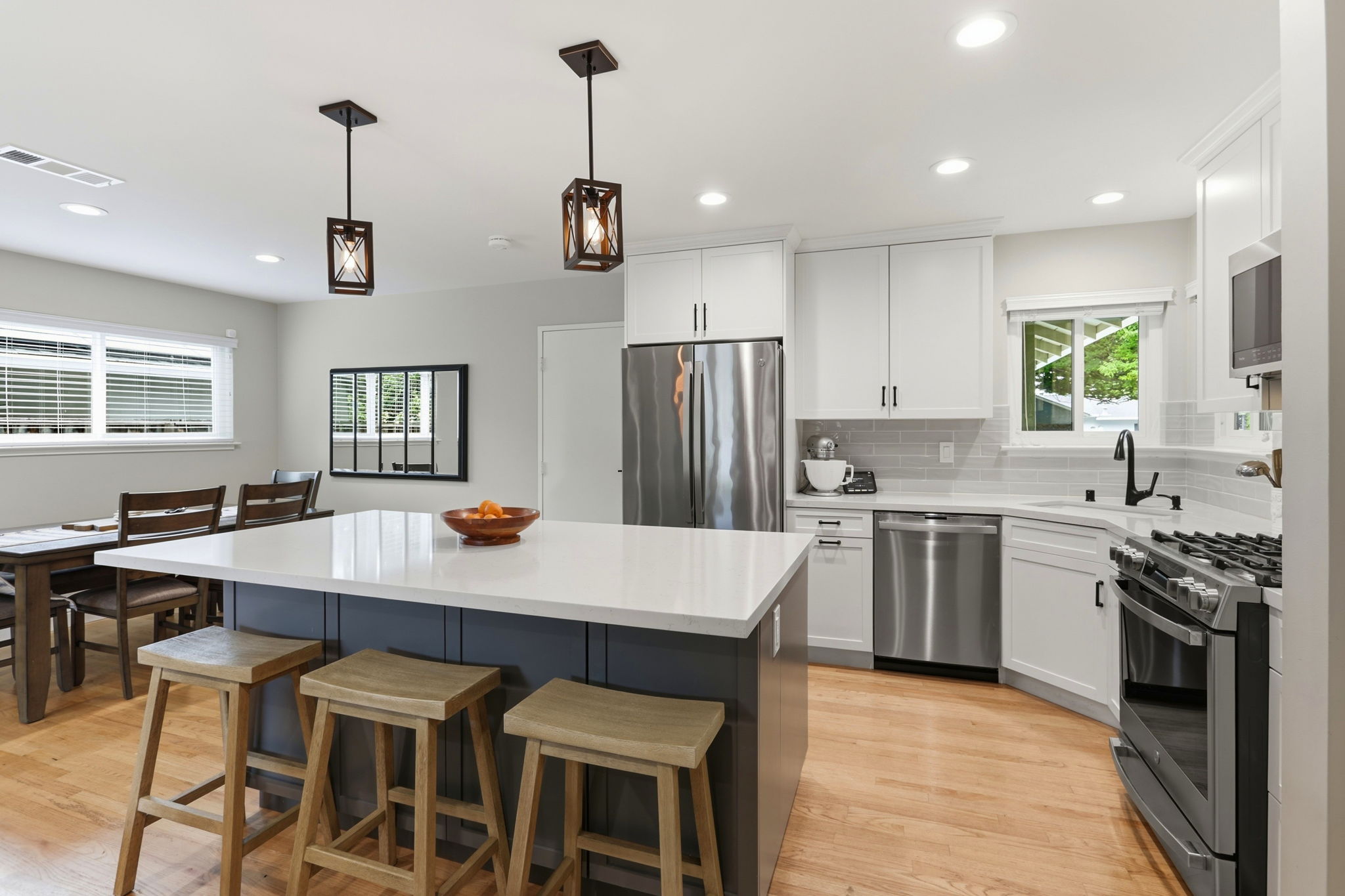 010_F8_3763 Willowview Dr
