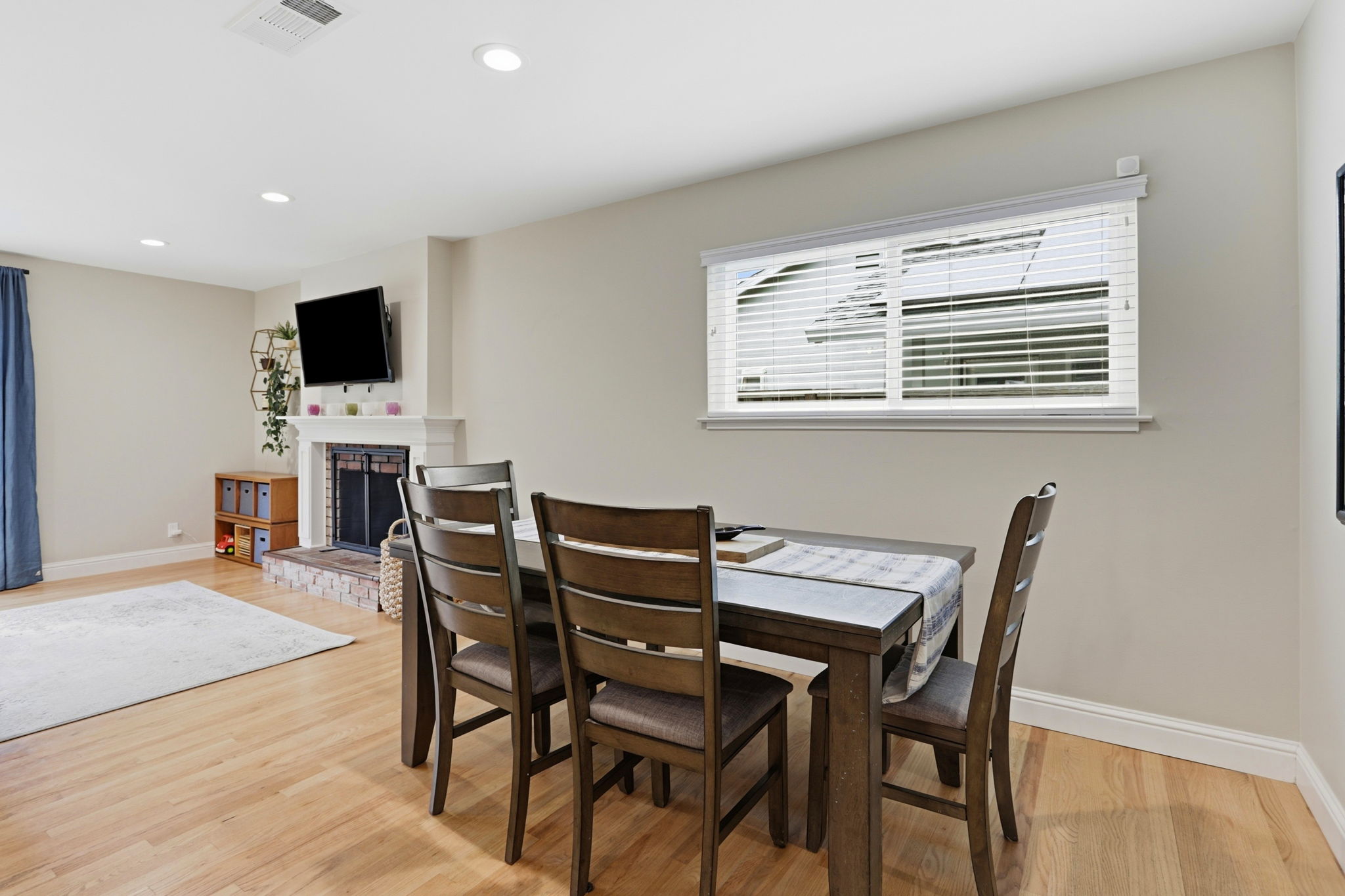 013_F8_3763 Willowview Dr