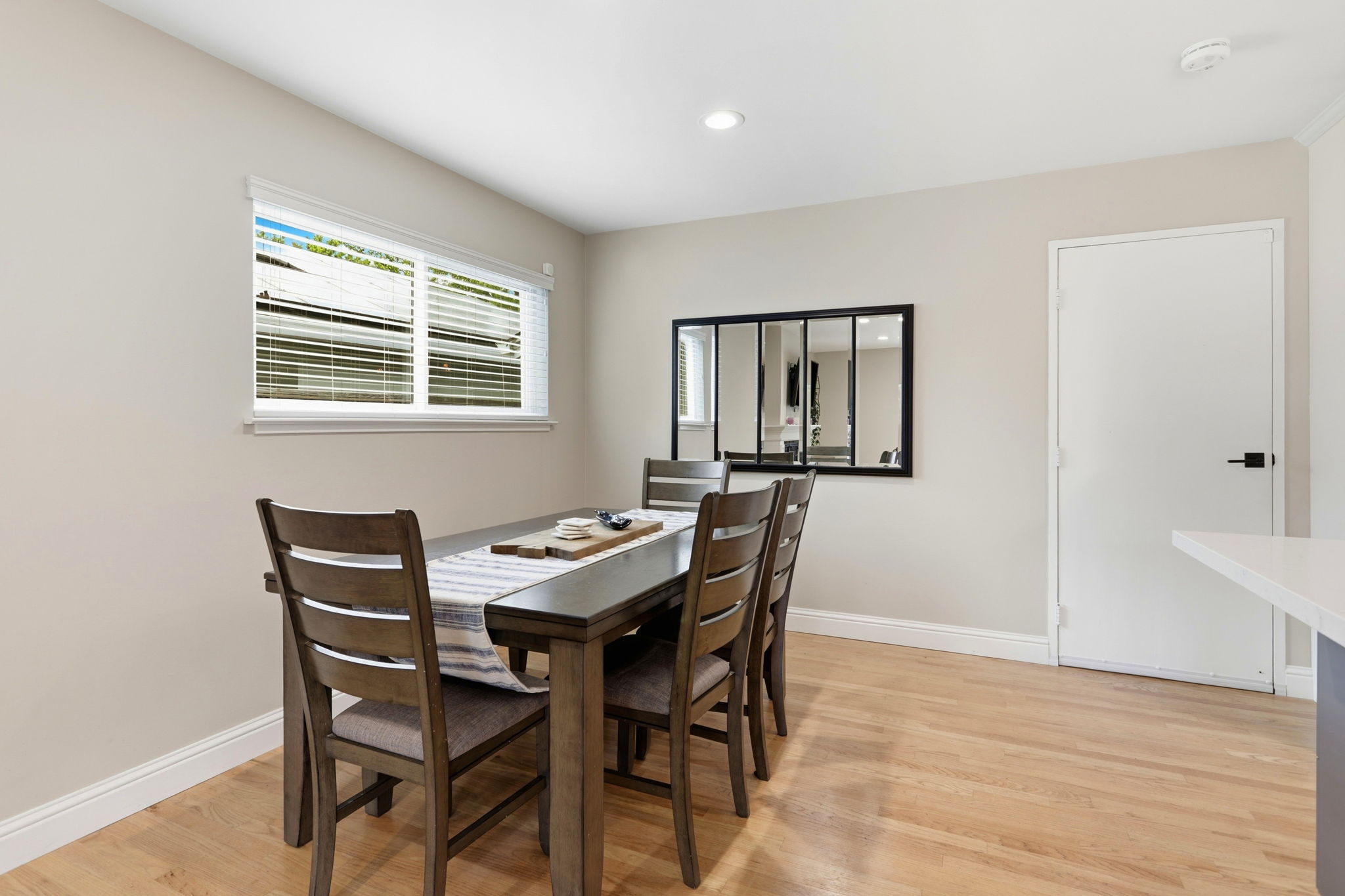 014_F8_3763 Willowview Dr