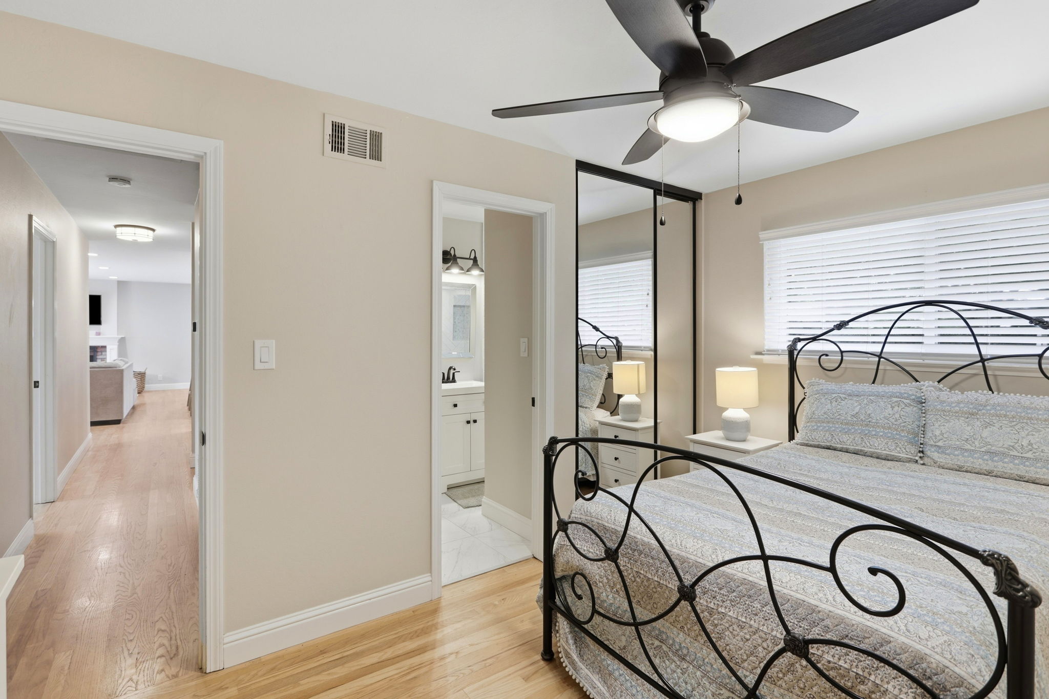 021_F8_3763 Willowview Dr