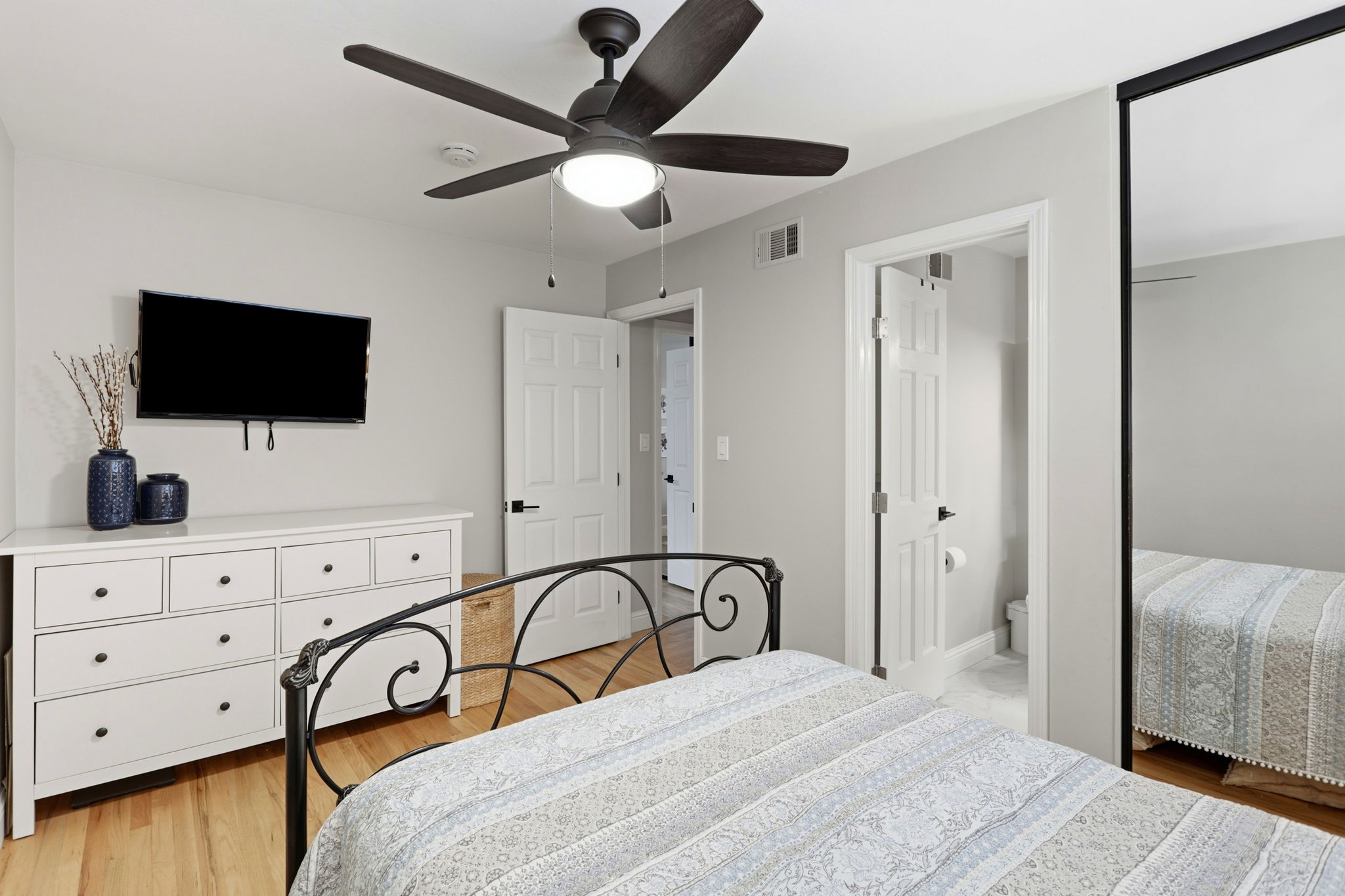 022_F8_3763 Willowview Dr