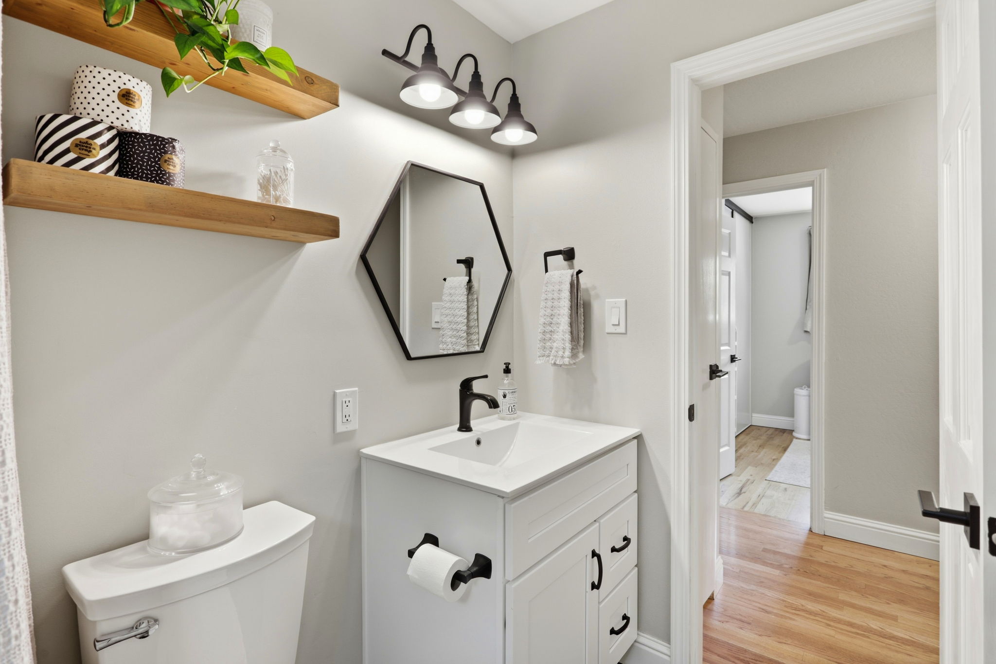 024_F8_3763 Willowview Dr
