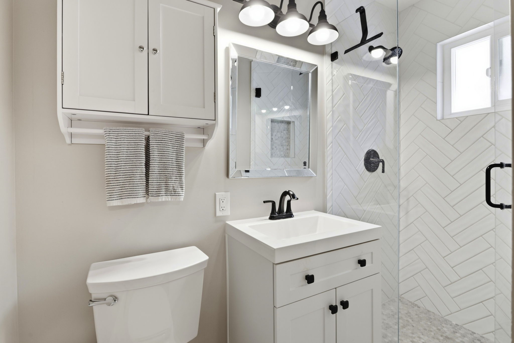 025_F8_3763 Willowview Dr