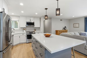 011_F8_3763 Willowview Dr