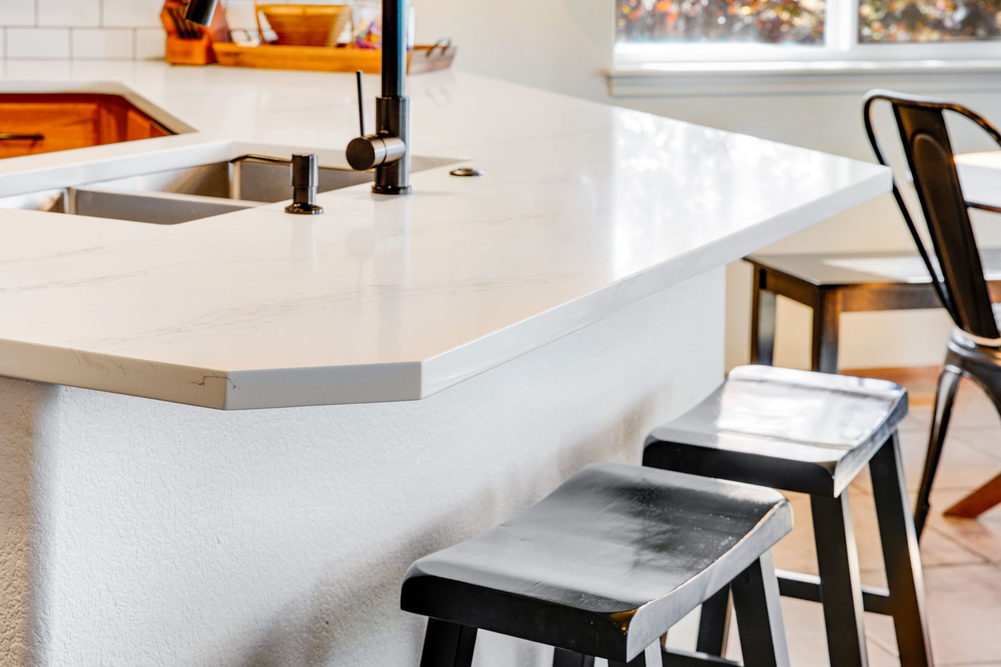 BREAKFAST BAR GREAT FOR ENTERTAINING
