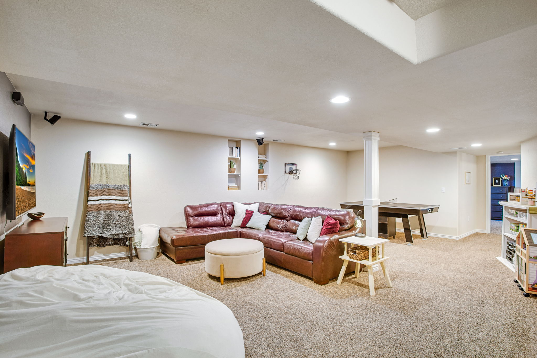 A WELL DESIGNED FAMILY RETREAT WITH 26' x 17 FAMILY ROOM/GAME ROOM