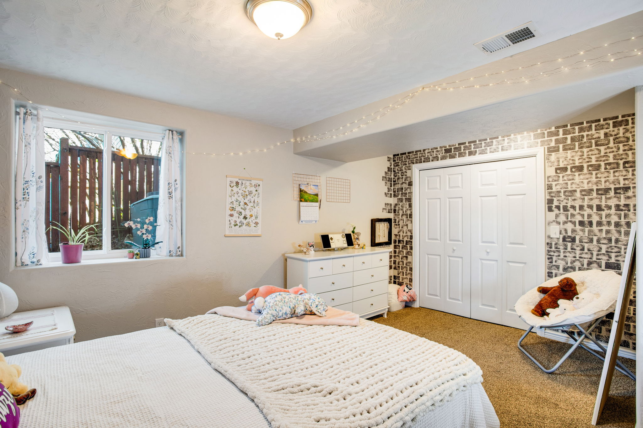 14' x 14' BEDROOM WITH LARGE CLOSET