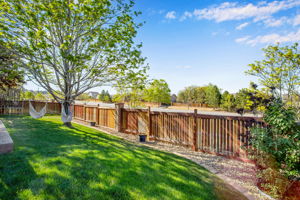 MANICURED LANDSCAPING WITH CONCRETE LANDSCAPE EDGING