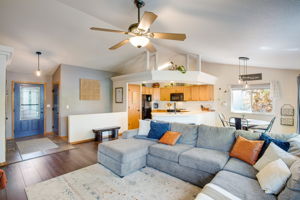 GREAT ROOM, KITCHEN & DINING HAVE 11' CATHEDRAL CEILINGS