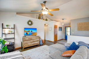 BRIGHT AND OPEN FLOOR PLAN