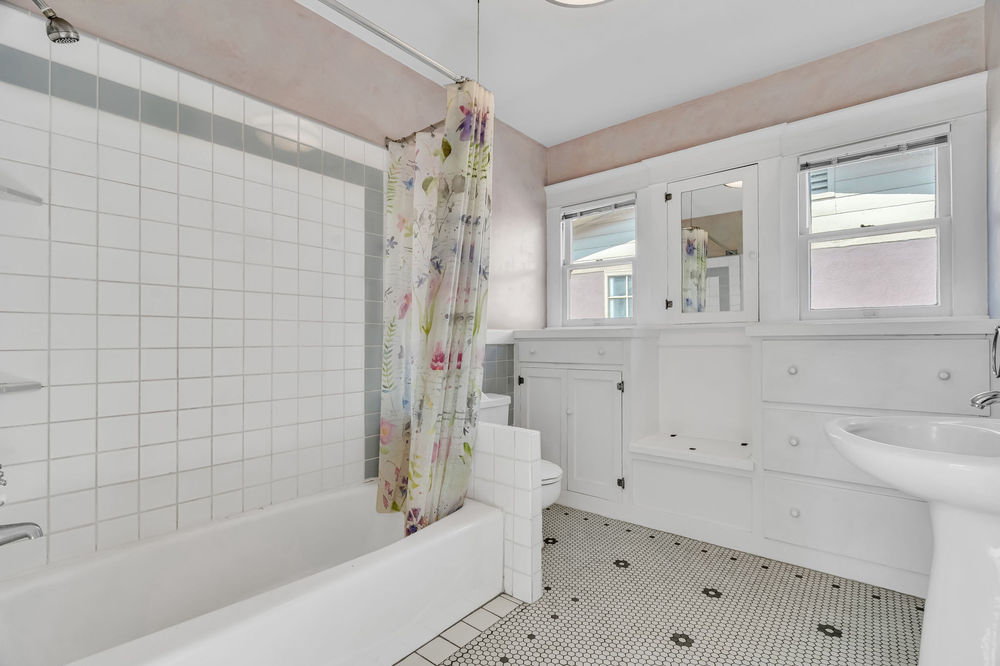 Upstairs full bath