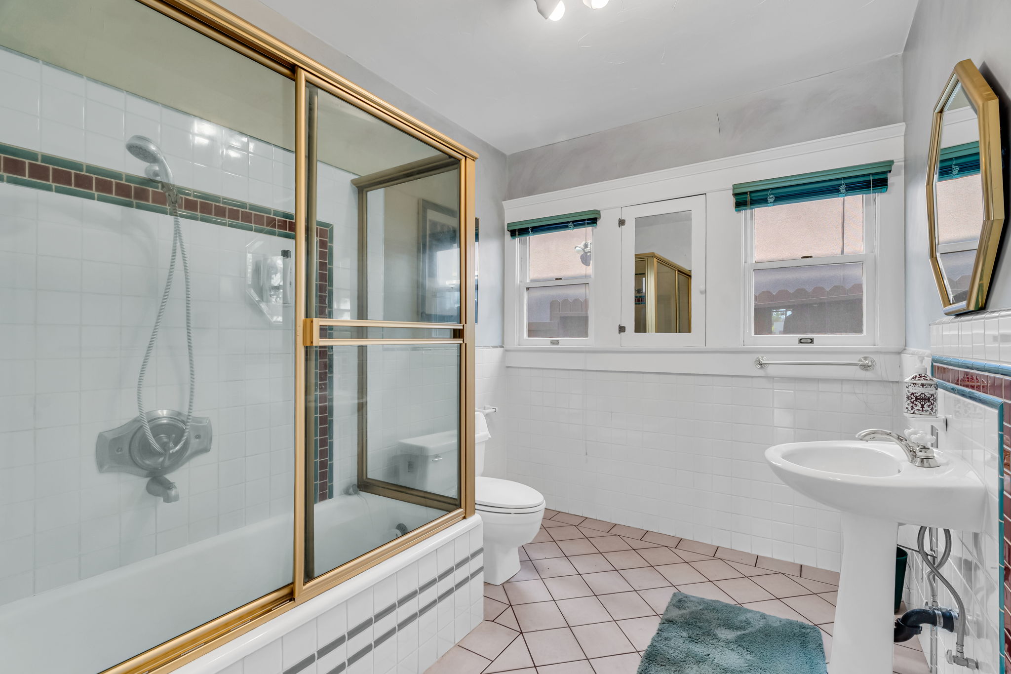 Downstairs full bath