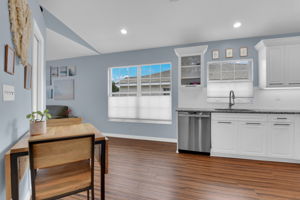 Kitchen w/ Breakfast Nook