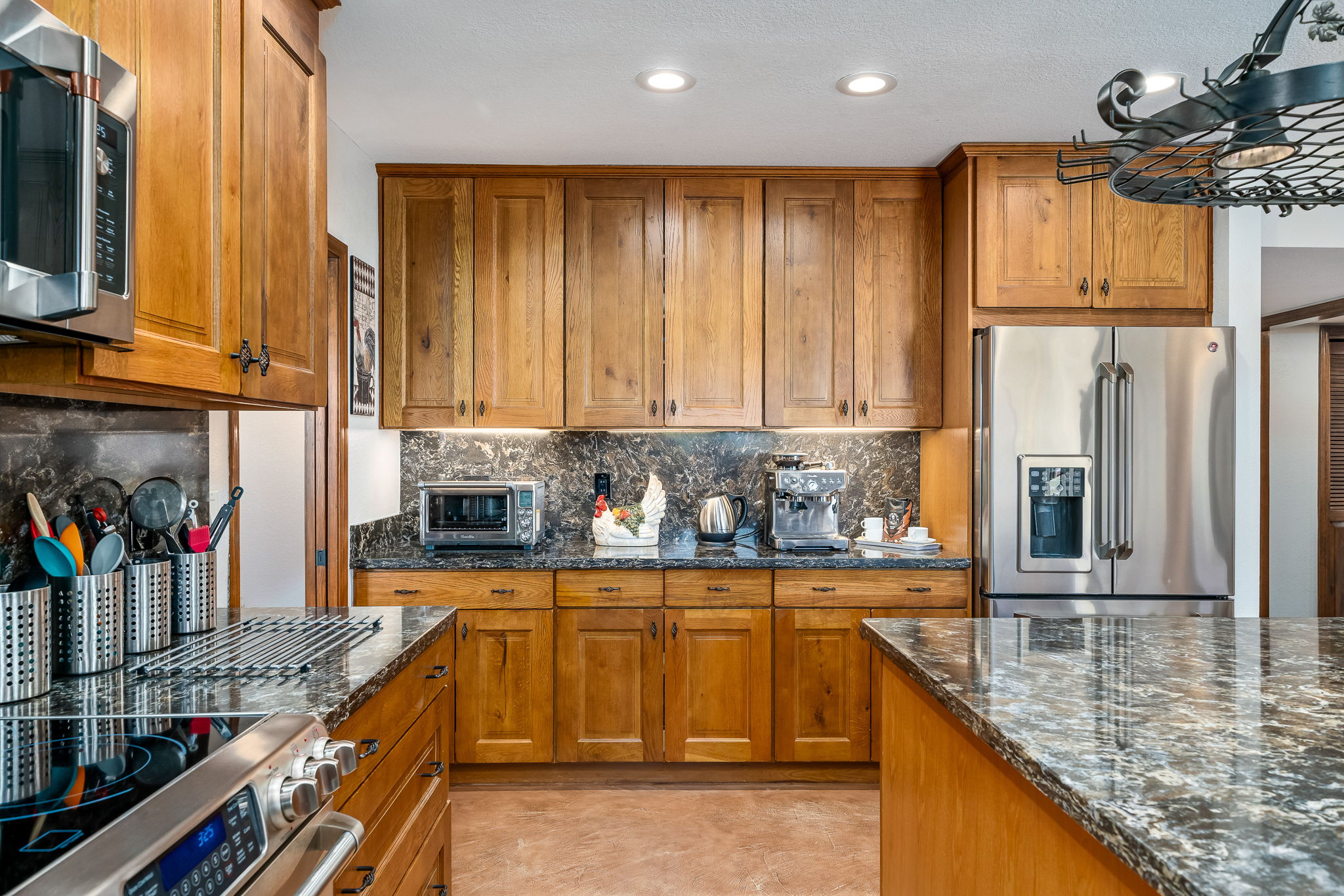 Custom oak cabinets/quartz counter tops