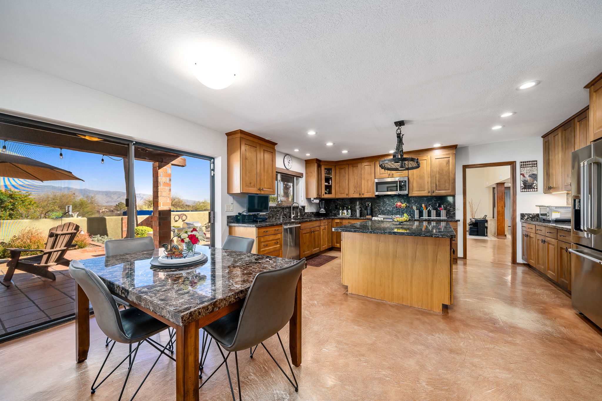 Breakfast area/Kitchen