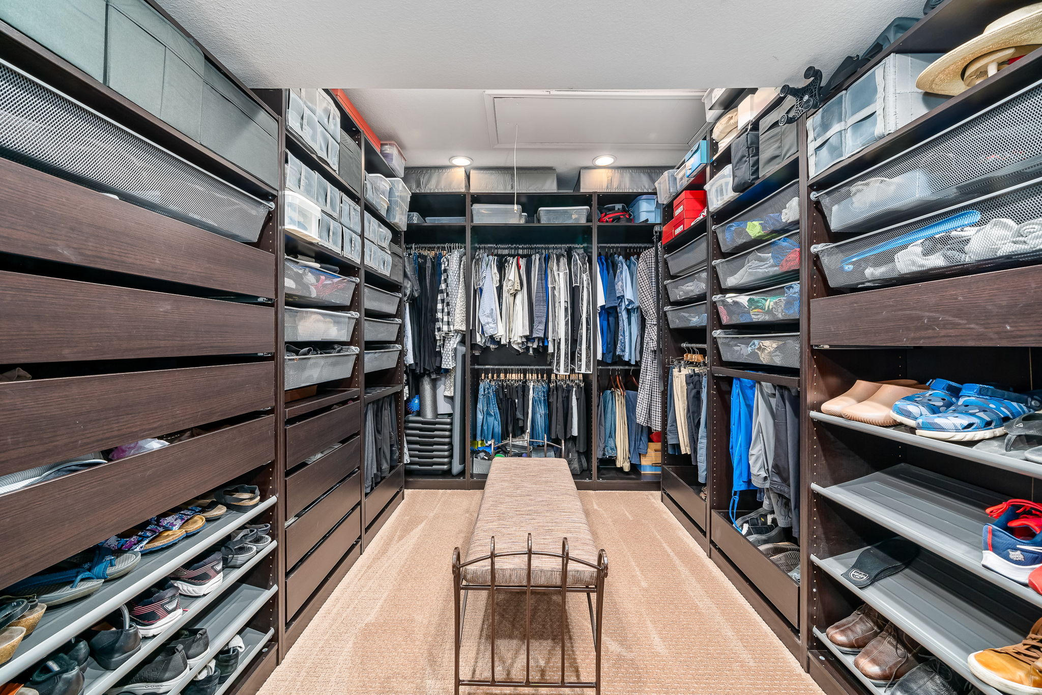 Walk-in Closet/Dressing room